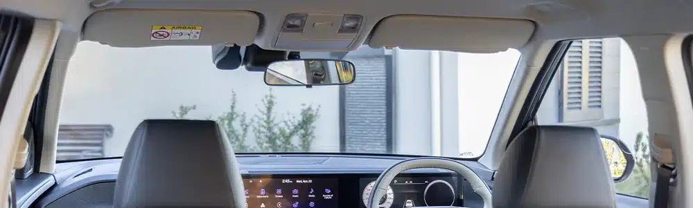 Roof-mounted air vents above the Kia Carens cabin