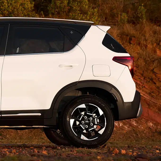 Kia Sonet rear-side profile and C-pillar detail