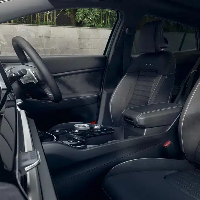 Front seats and centre console inside the Kia Sportage