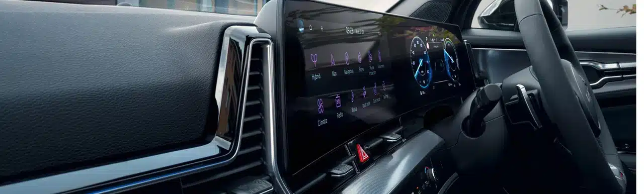 Panoramic curved display in a Kia Sportage GT-line